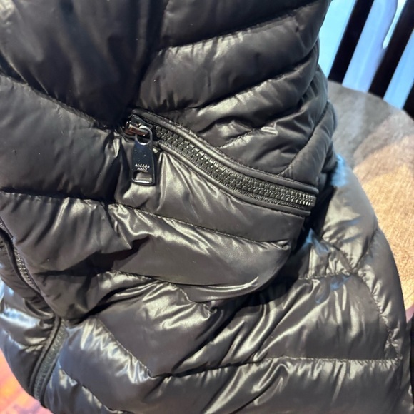 Andrew Marc Black Puffer Jacket with velvet lined hood size small - Picture 5 of 12
